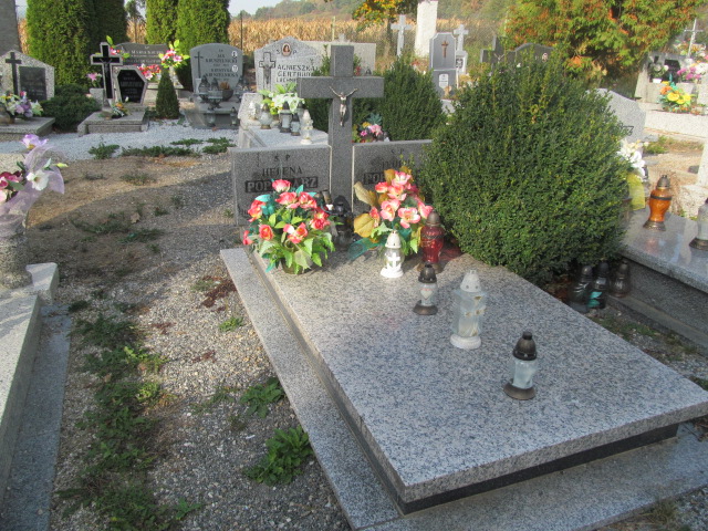 Grób Helena Popielarz